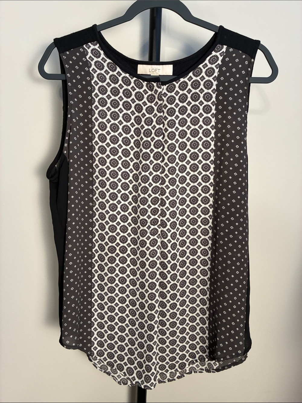 LOFT Black and White Printed Sleeveless Top Button Neckline Large